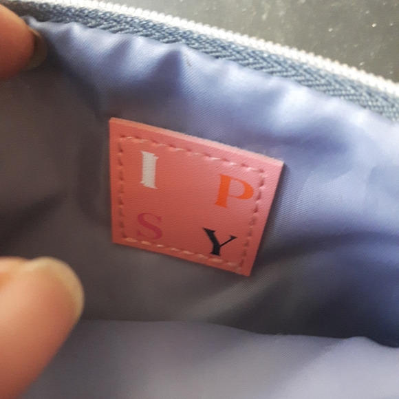 🍁 3 for 28 - Silver Rainbow Metallic Ipsy Makeup Bag - Picture 4 of 6